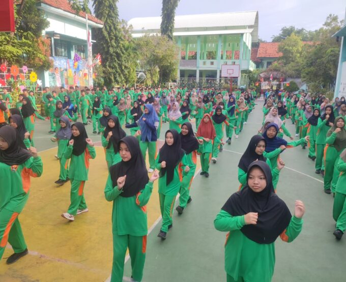 SMPN 1 Sampang Gelar JJS dan Senam Bersama, Wujudkan Sekolah Sehat