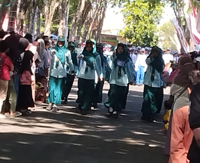 UPTD SMPN 1 Sampang Raih Prestasi Gemilang di Lomba Gerak Jalan Tingkat SMP 2025