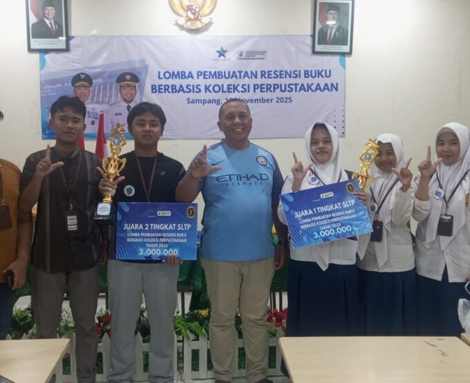SMPN 1 Sampang Kembali Berjaya, Sabet Juara 1 dan 2 Lomba Resensi Buku Tingkat Kabupaten!